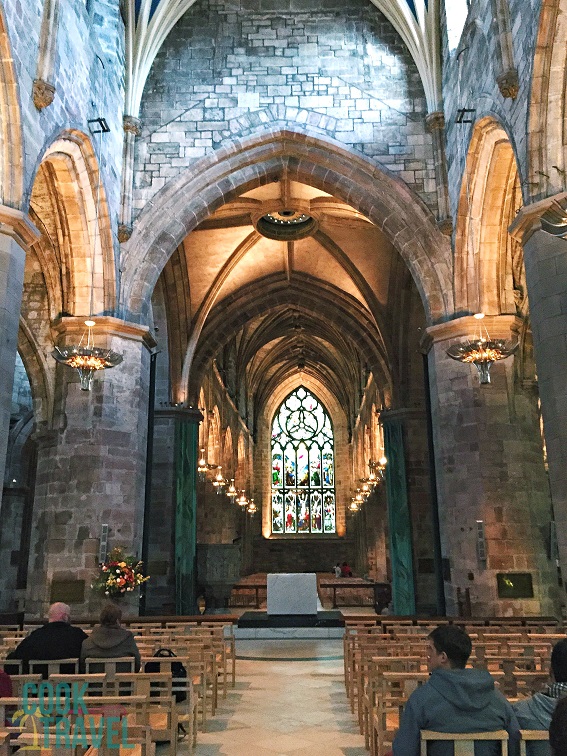 I love stumbling upon a gorgeous cathedral like St. Giles Cathedral in Edinburgh. It's times like this where it's so cool being a tourist!